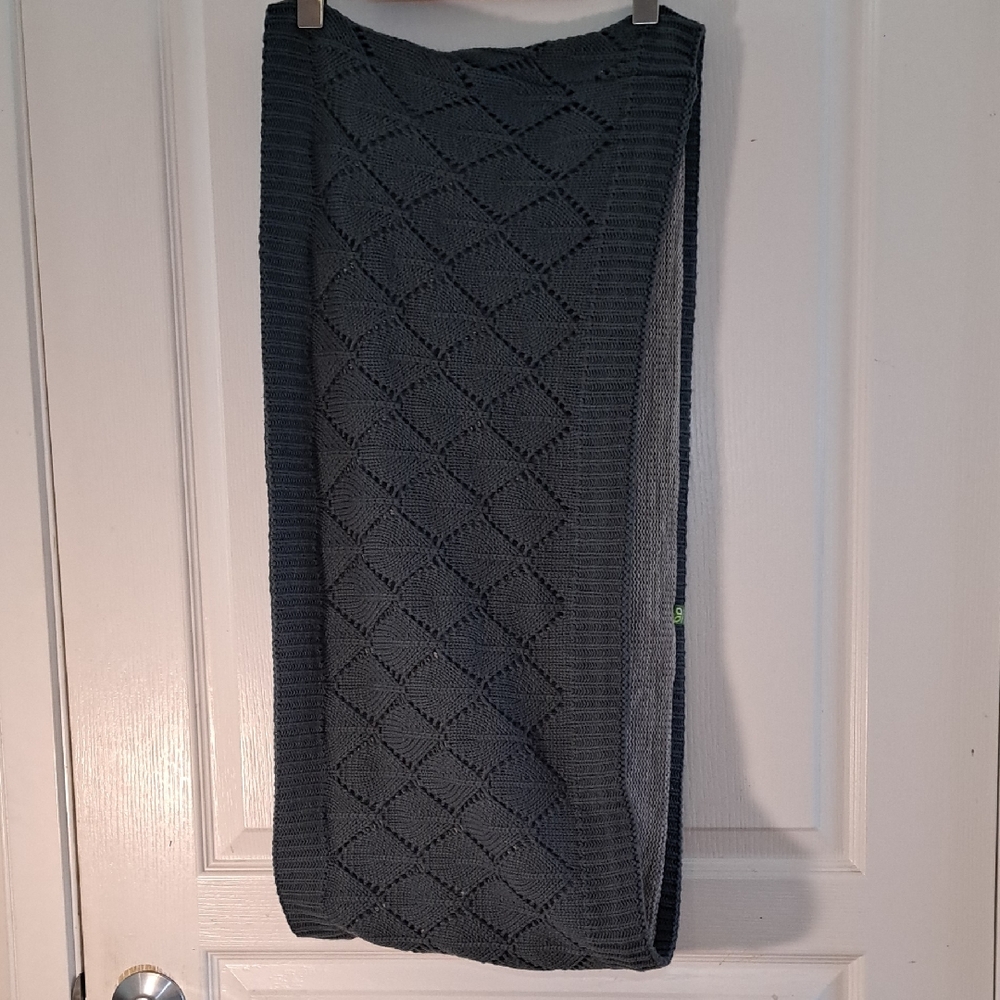 Cozy Minimalist - Infinity scarf Minimal effort, Maximum cool and cozy!